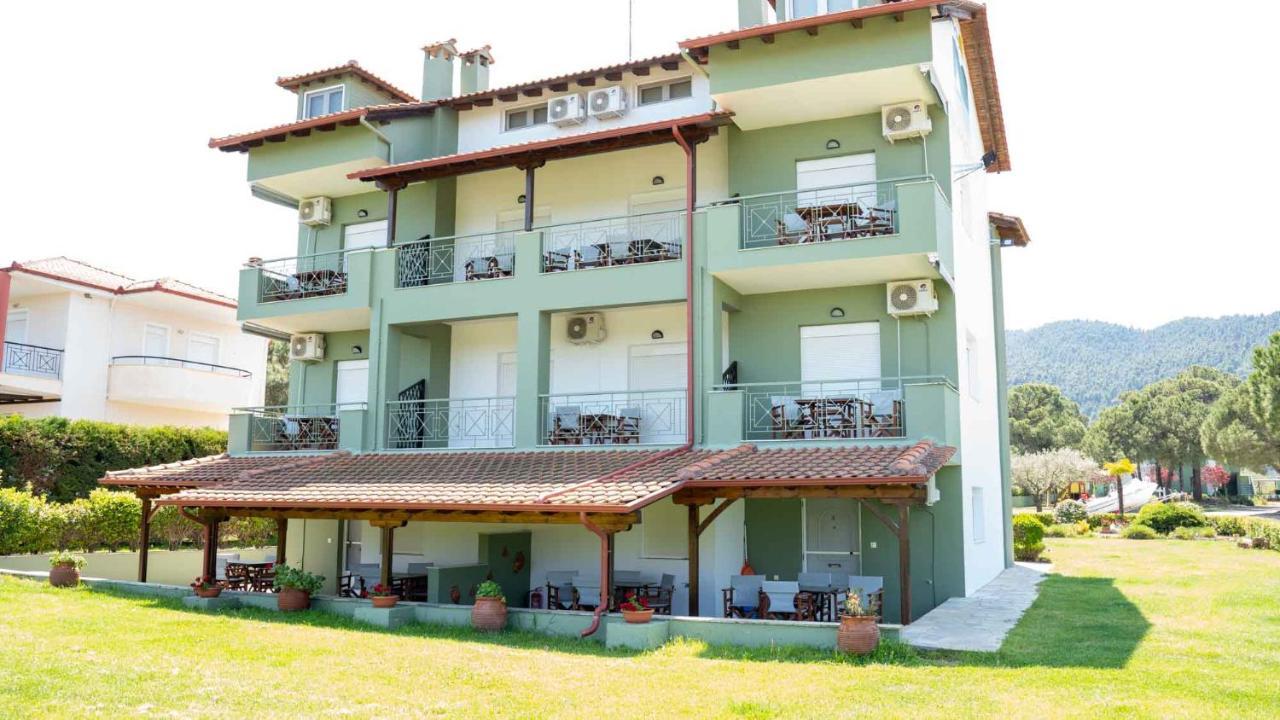 Alexandros Hotel Apartments Вурвуру Екстериор снимка