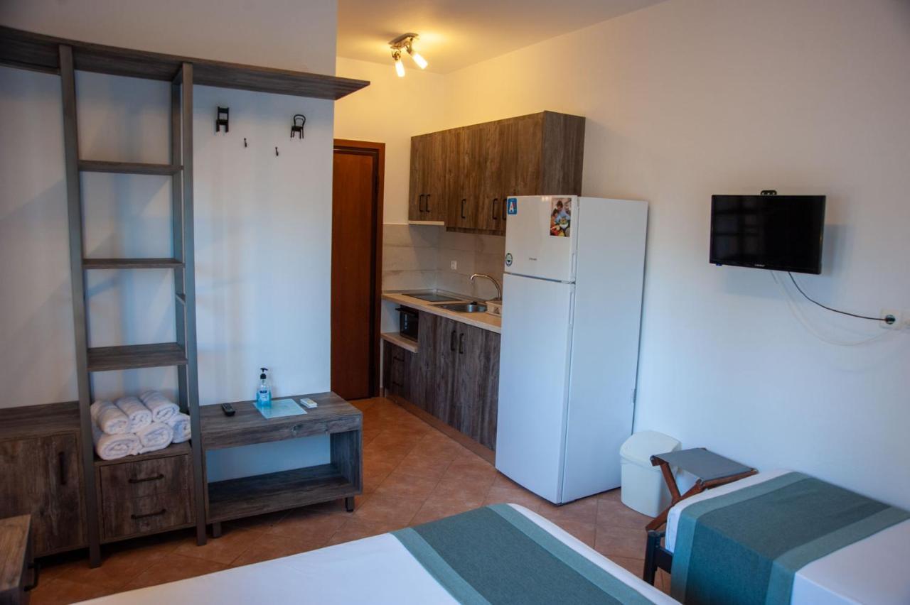 Alexandros Hotel Apartments Вурвуру Екстериор снимка