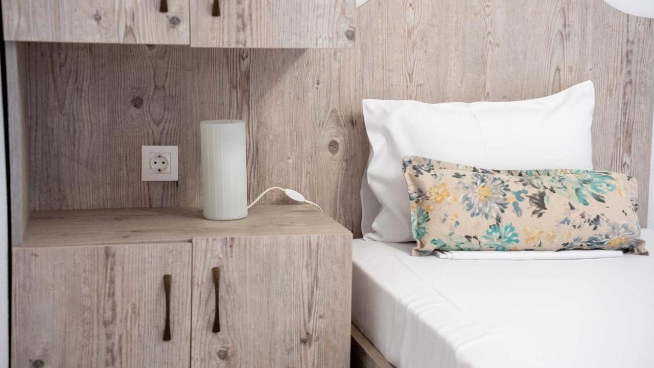 Alexandros Hotel Apartments Вурвуру Екстериор снимка