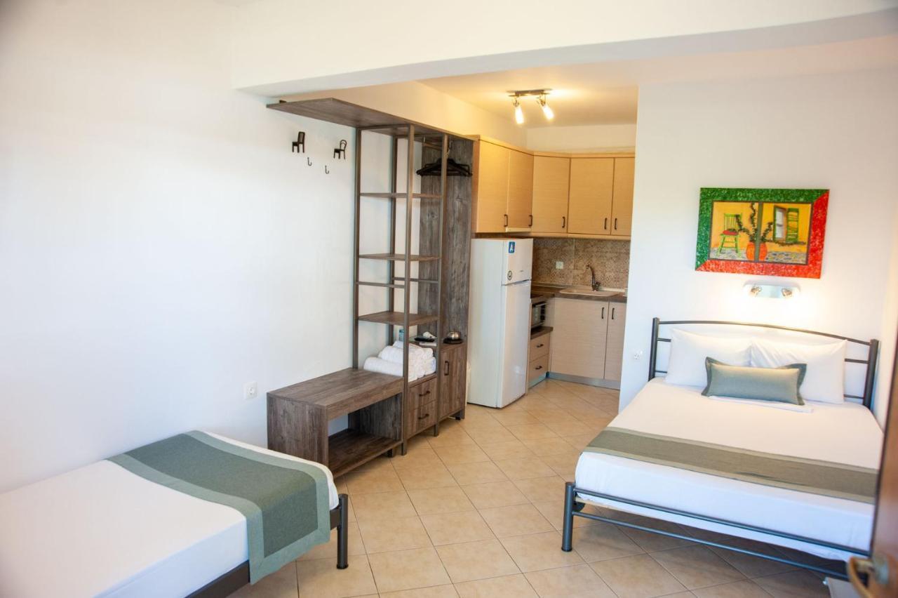 Alexandros Hotel Apartments Вурвуру Екстериор снимка