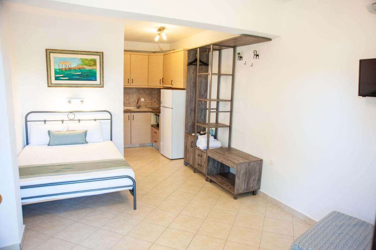 Alexandros Hotel Apartments Вурвуру Екстериор снимка