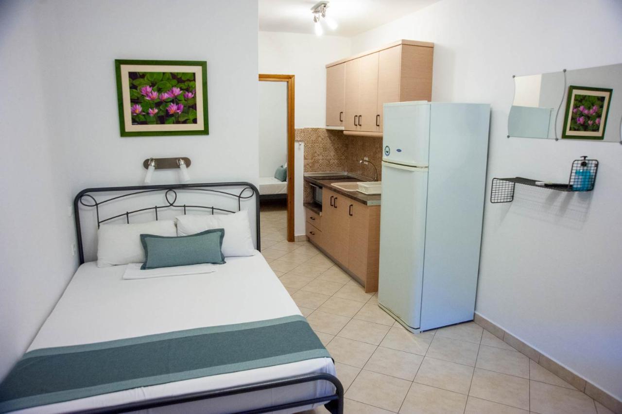 Alexandros Hotel Apartments Вурвуру Екстериор снимка