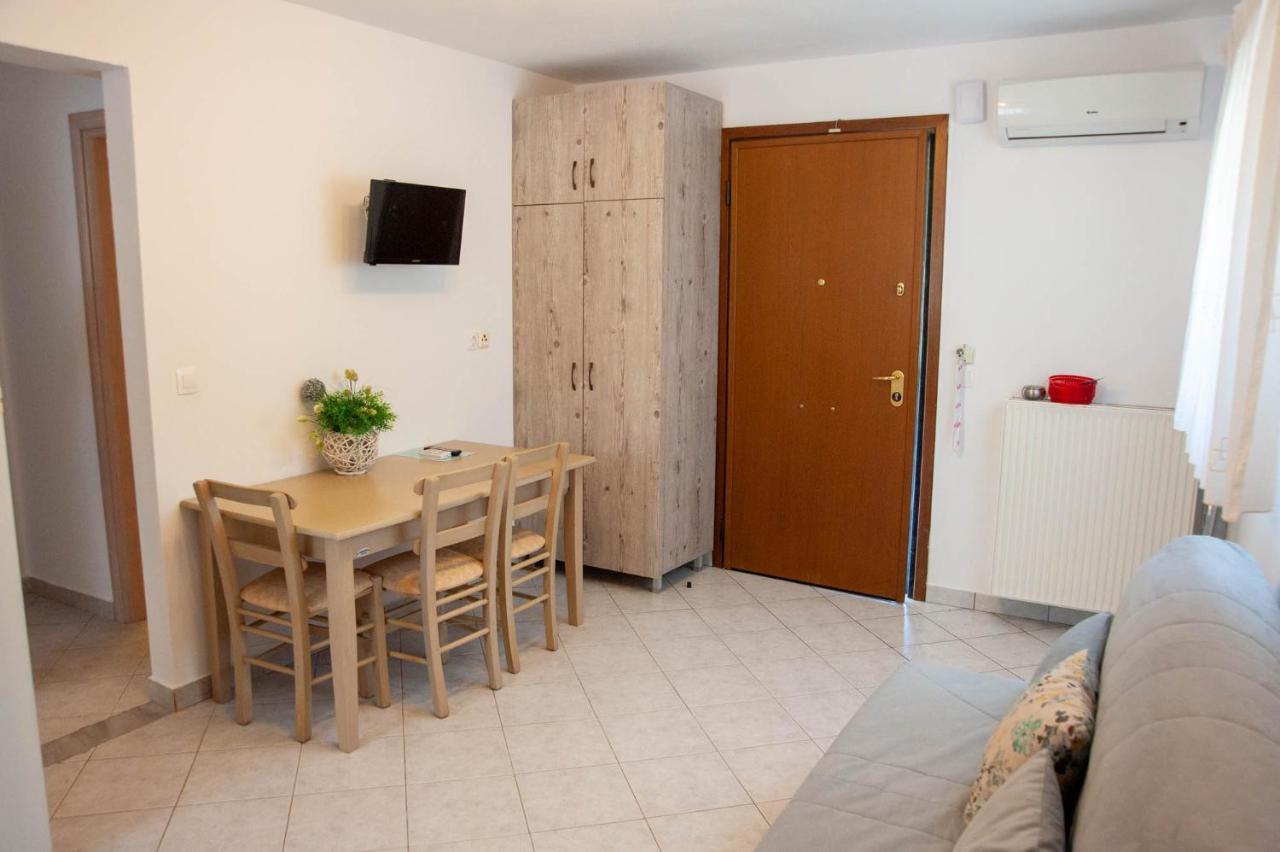 Alexandros Hotel Apartments Вурвуру Екстериор снимка