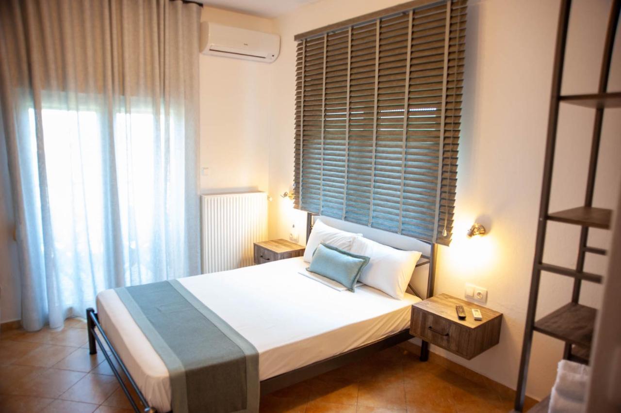 Alexandros Hotel Apartments Вурвуру Екстериор снимка