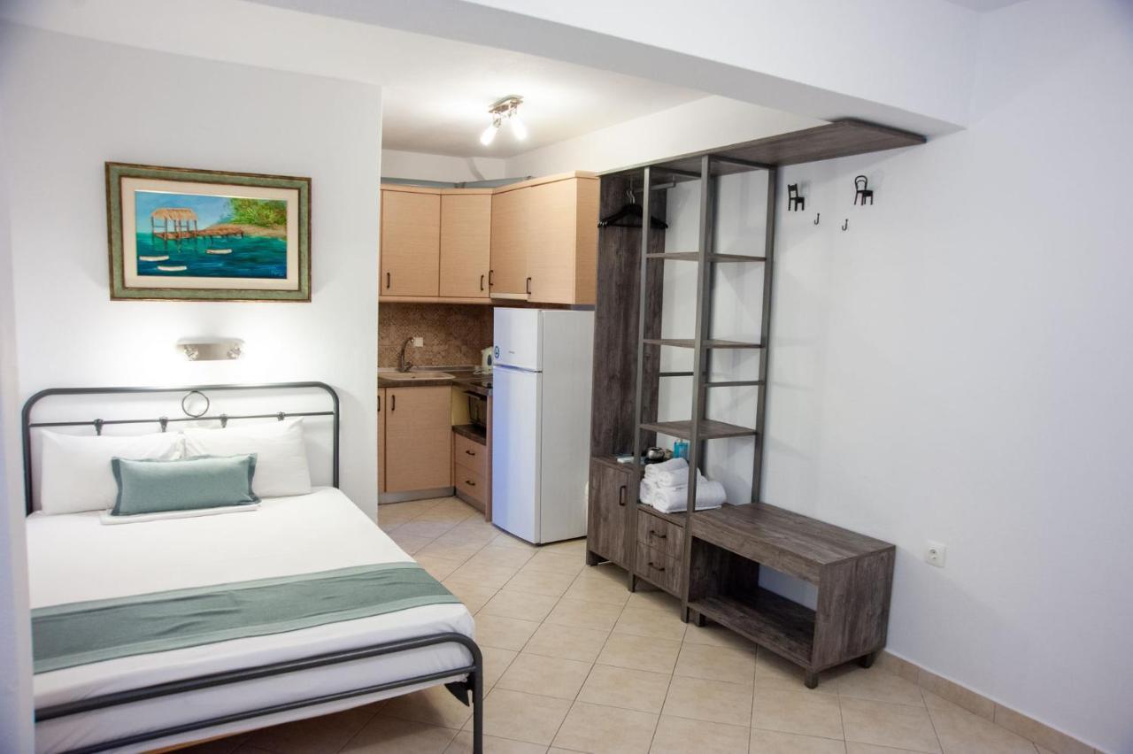 Alexandros Hotel Apartments Вурвуру Екстериор снимка