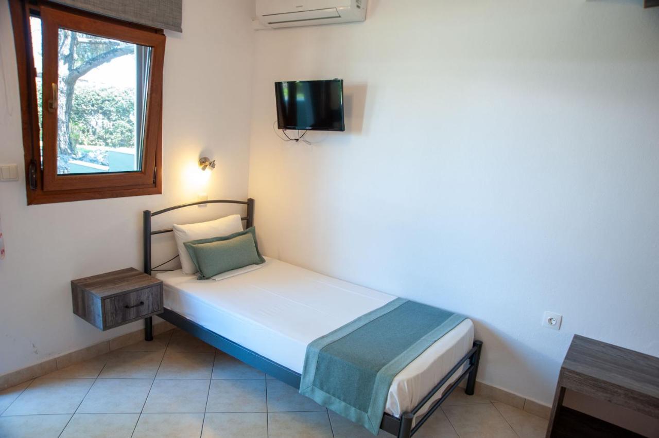 Alexandros Hotel Apartments Вурвуру Екстериор снимка
