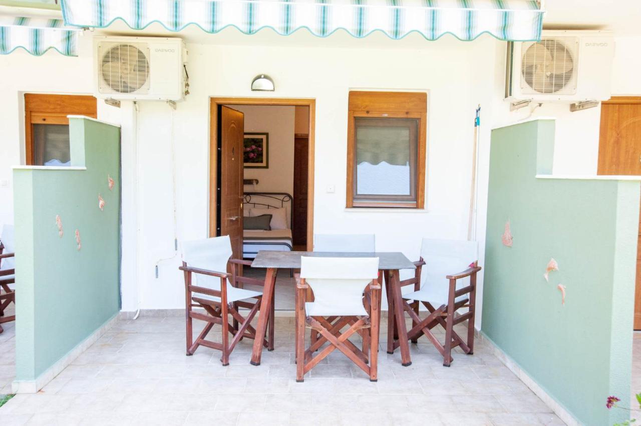 Alexandros Hotel Apartments Вурвуру Екстериор снимка