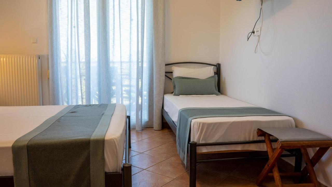 Alexandros Hotel Apartments Вурвуру Екстериор снимка