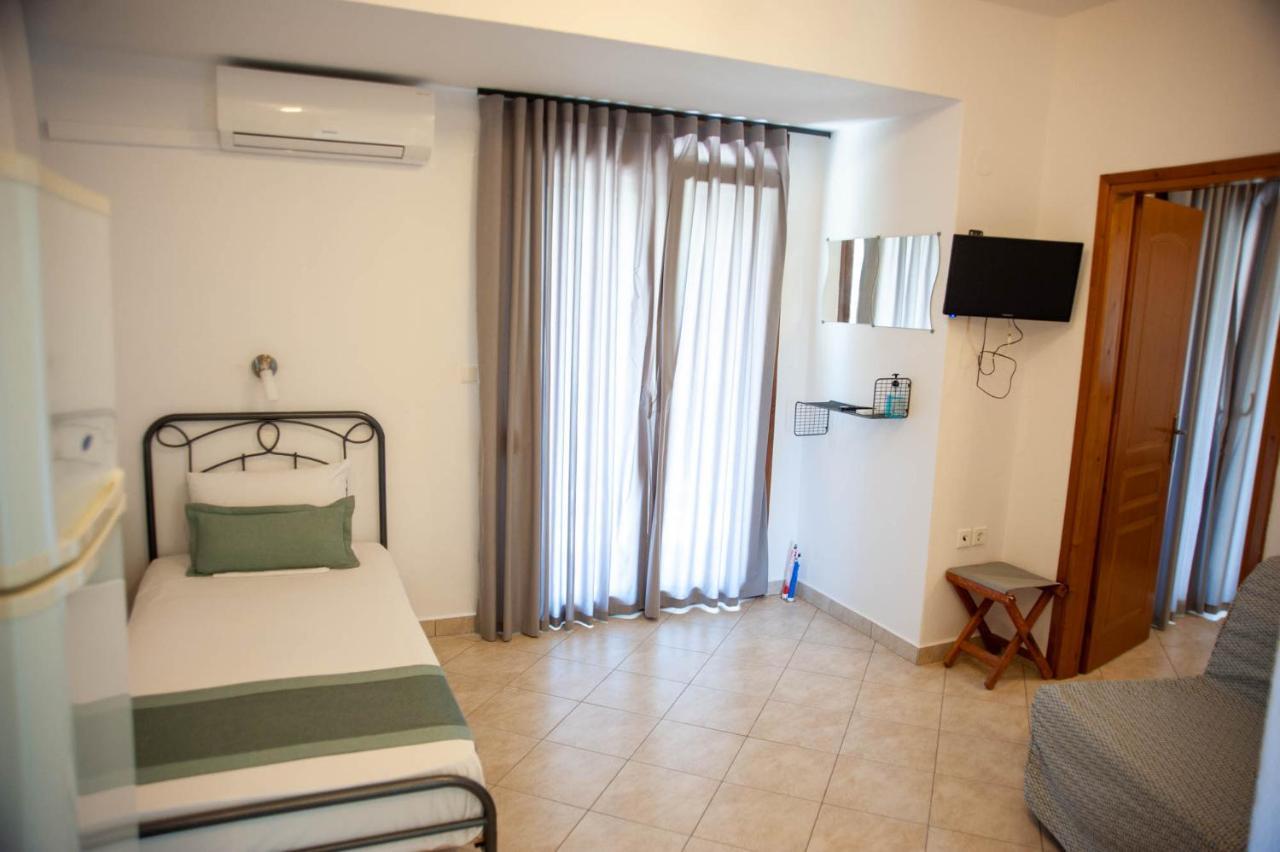 Alexandros Hotel Apartments Вурвуру Екстериор снимка