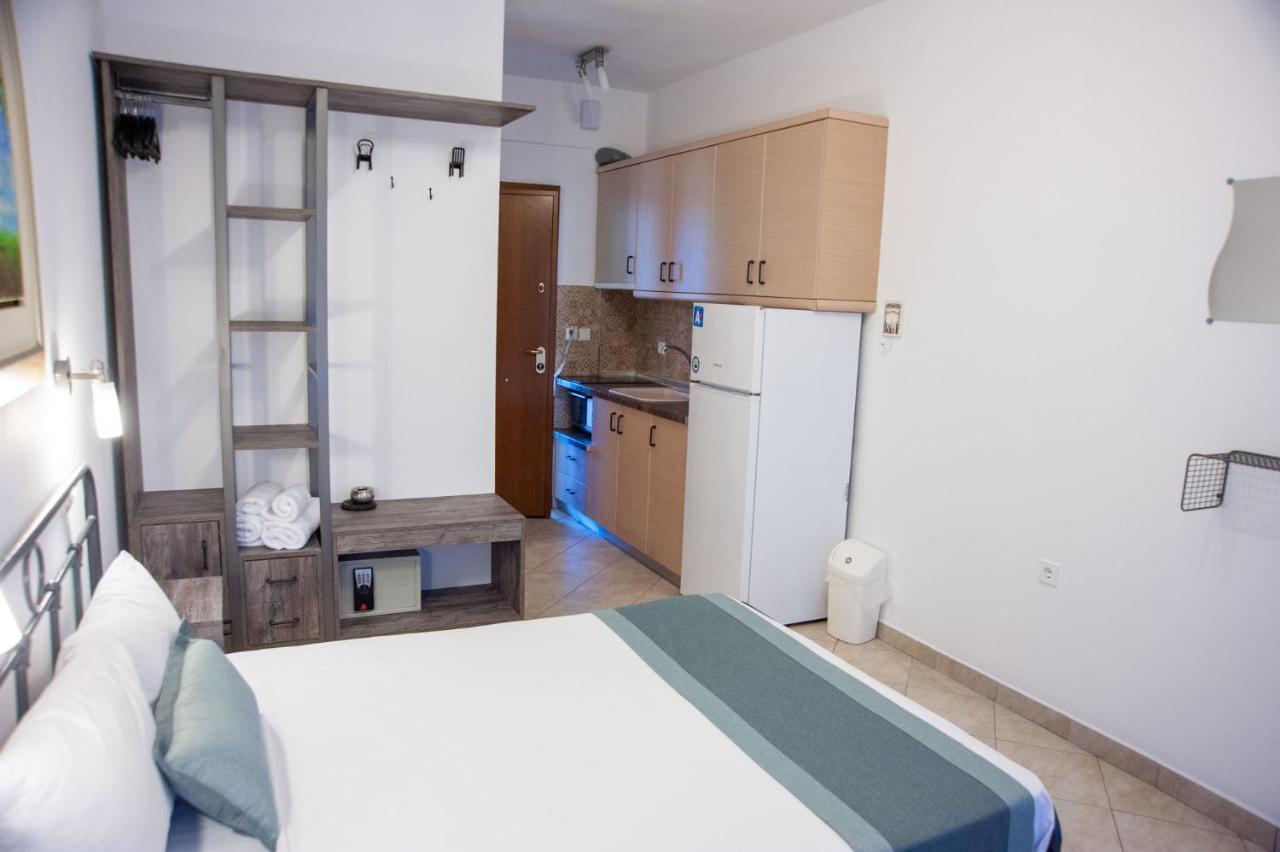 Alexandros Hotel Apartments Вурвуру Екстериор снимка