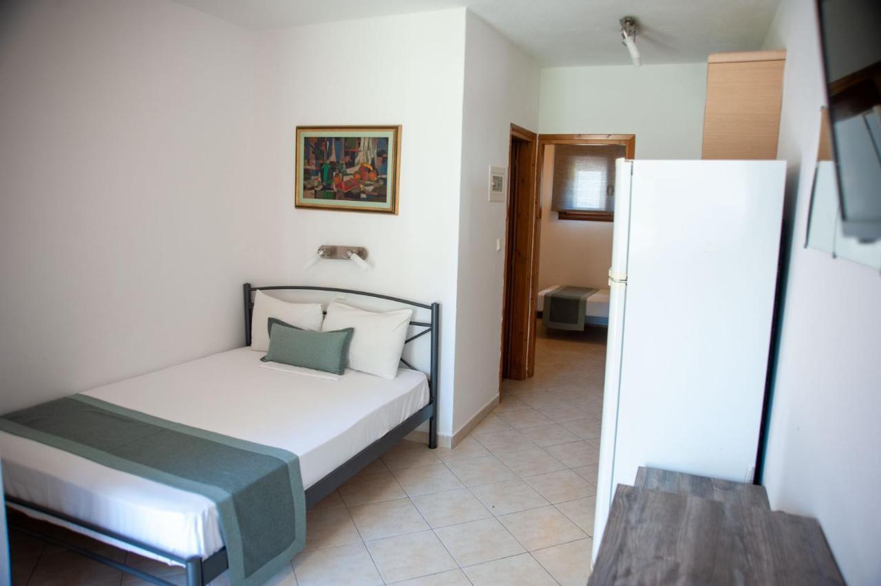 Alexandros Hotel Apartments Вурвуру Екстериор снимка