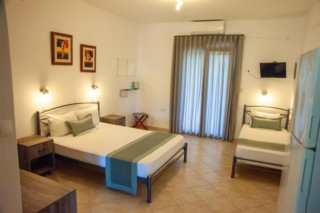 Alexandros Hotel Apartments Вурвуру Екстериор снимка