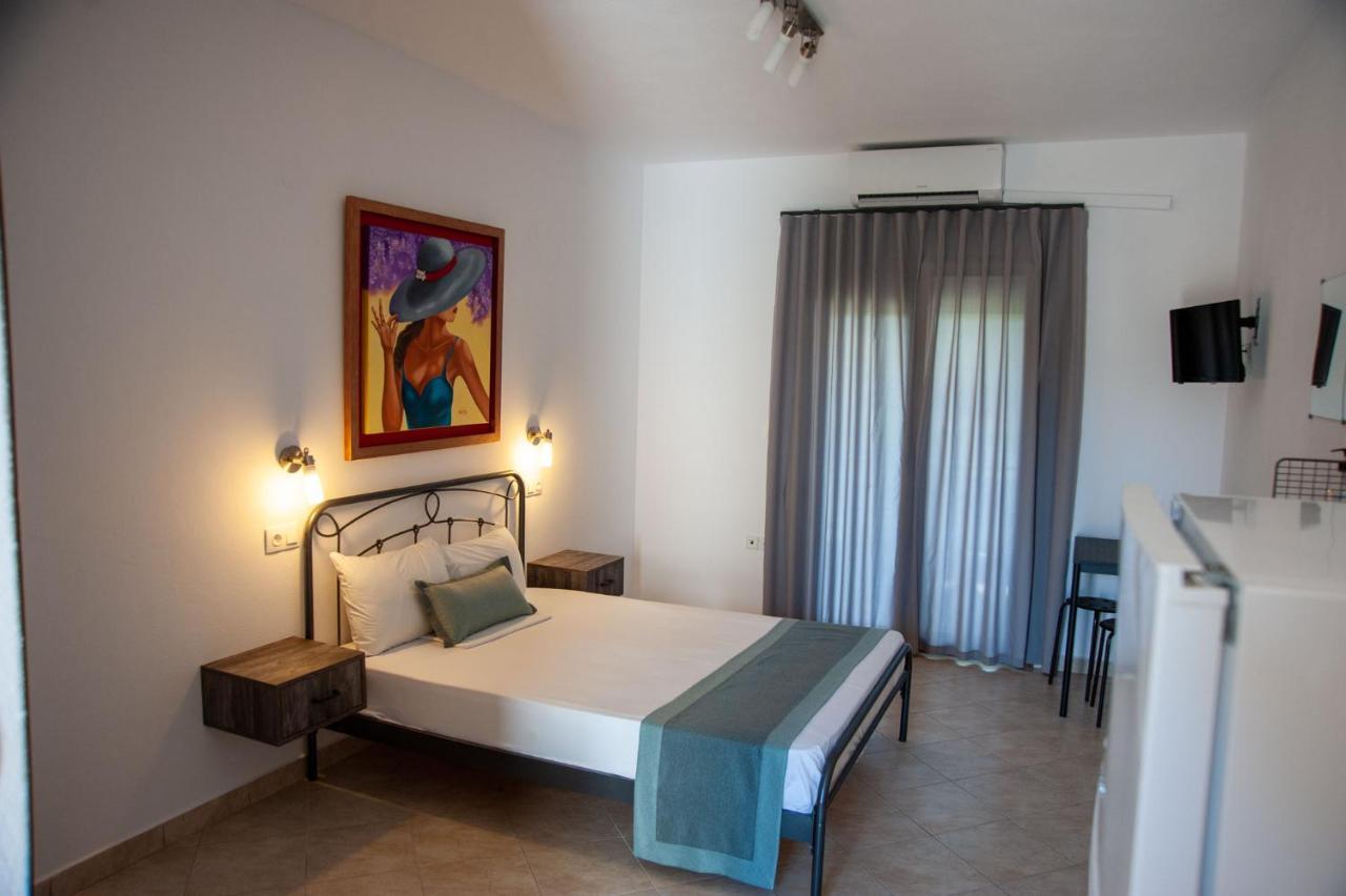 Alexandros Hotel Apartments Вурвуру Екстериор снимка