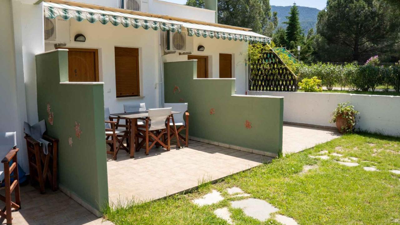 Alexandros Hotel Apartments Вурвуру Екстериор снимка