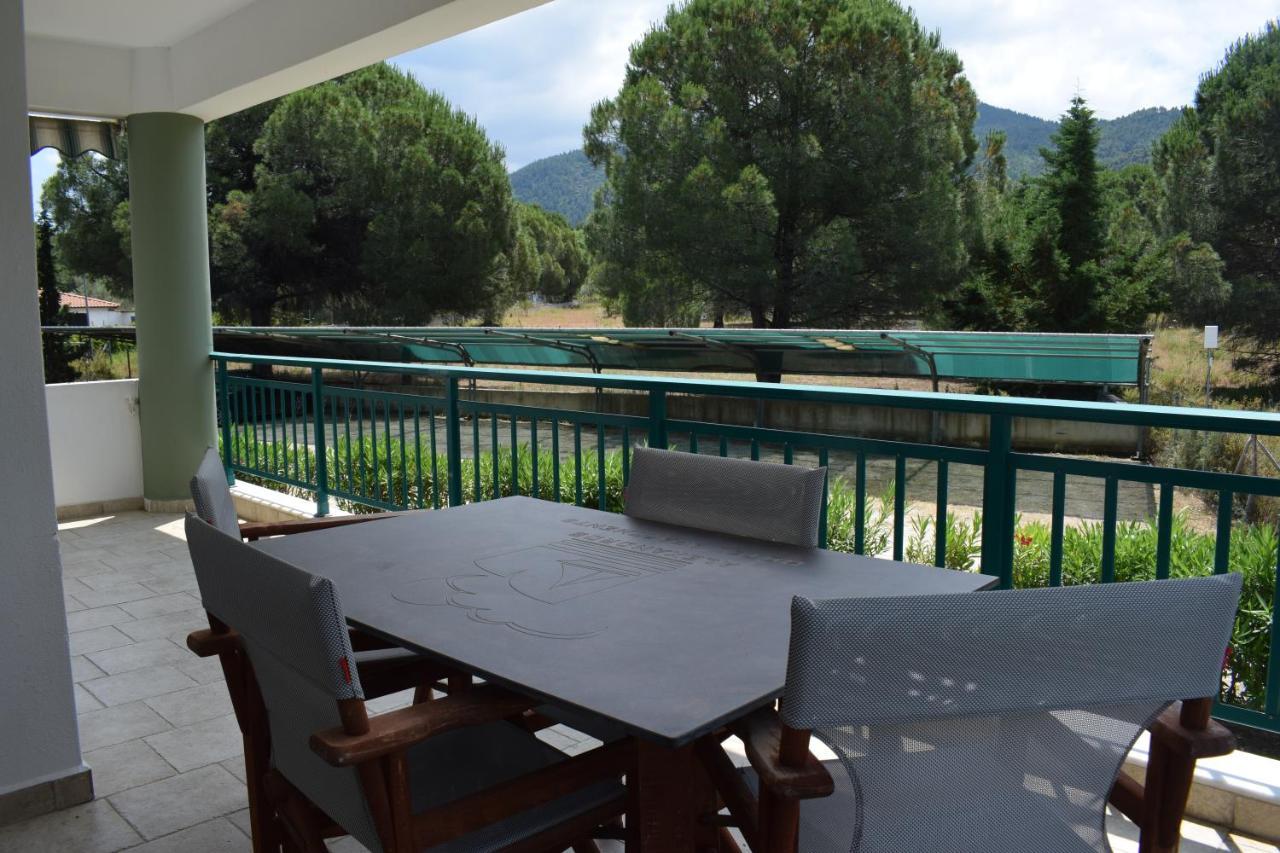 Alexandros Hotel Apartments Вурвуру Екстериор снимка