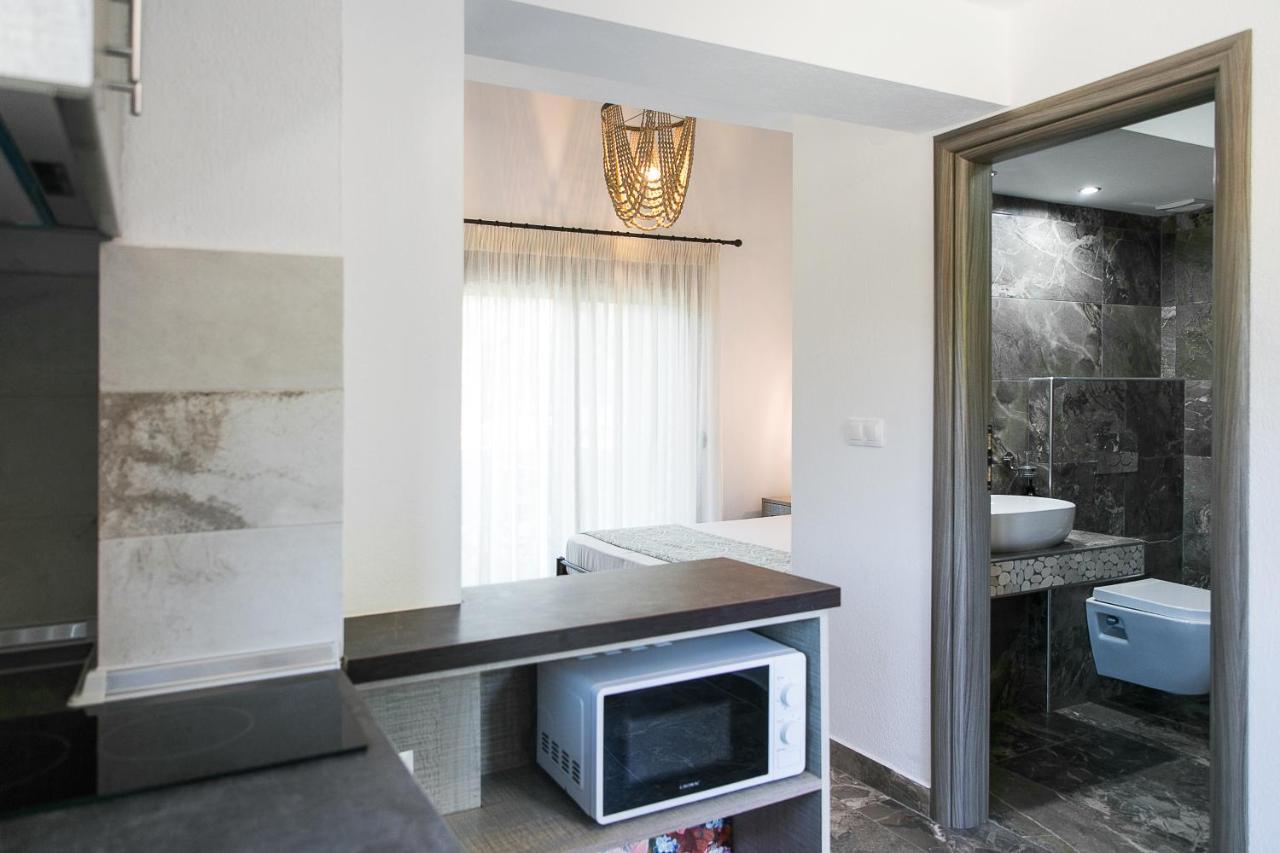 Alexandros Hotel Apartments Вурвуру Екстериор снимка